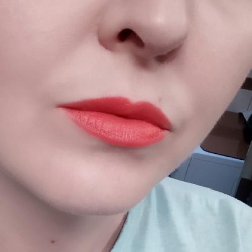 Revlon ColorBurst Matte Balm (Matowa szminka do ust w kredce) - opinie | zdjęcie do recenzji od intermanka