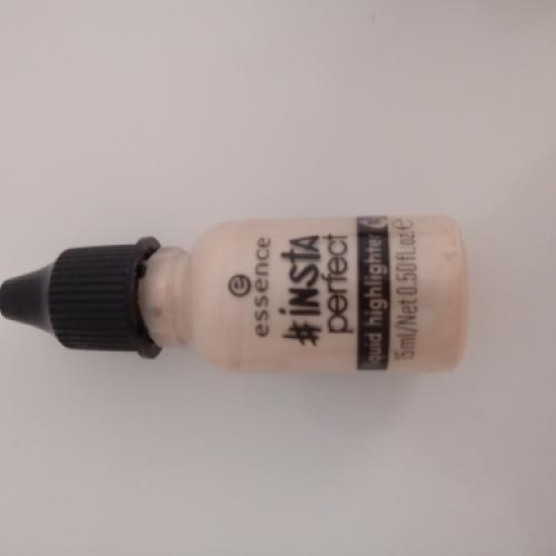 Essence #Insta Perfect, Liquid Highlighter (Rozświetlacz w płynie) - opinie | zdjęcie do recenzji od redcarpet93 - 2