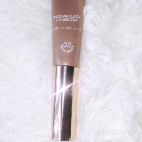 Cashmere Contouring, Strobe Highlighting Liquid Cushion (Rozświetlacz z gąbęczką) - opinie | zdjęcie do recenzji od NataliaQueen - 1