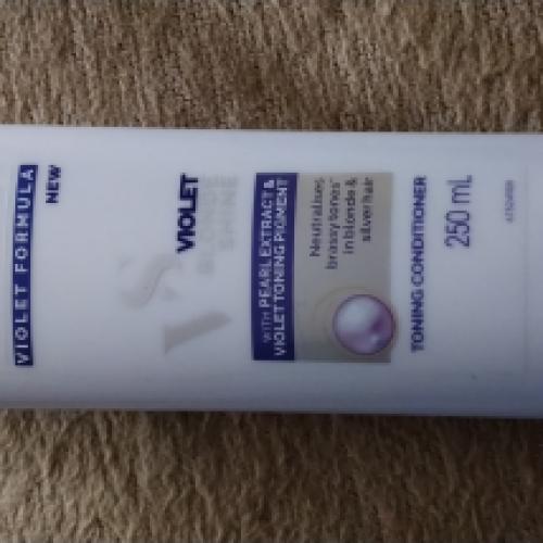 TRESemme Violet Blonde Shine, Conditioner with Pearl Extract and Violet Toning Pigments (Odżywka do włosów blond, rozjaśnianych lub siwych) - opinie | zdjęcie do recenzji od majamonika