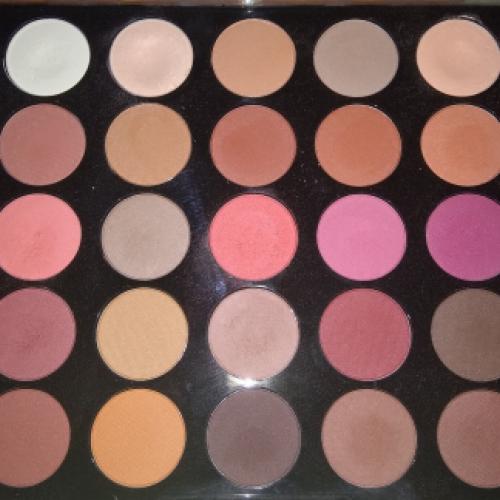 Revolution Beauty (Makeup Revolution) Pro HD, Amplified, Innovation 35 Eyeshadow Palette (Paleta 35 cieni do powiek) - opinie | zdjęcie do recenzji od ILikeRead