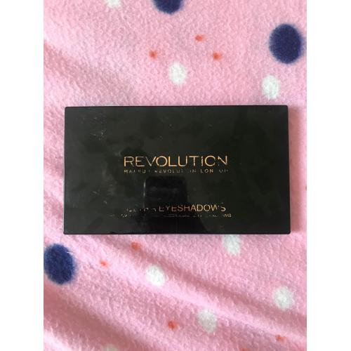 Revolution Beauty (Makeup Revolution) 32 Ultra  Professional Eyeshadows Flawless Matte 2 (Paleta 32 matowych cieni do powiek) - opinie | zdjęcie do recenzji od duulcia - 1