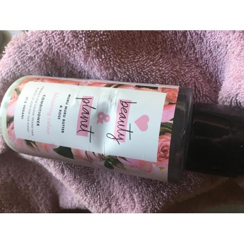 Love Beauty and Planet Blooming Colour, Muru Muru Butter & Rose Conditioner (Odżywka do włosów farbowanych z masłem Muru Muru i olejkiem różanym) - opinie | zdjęcie do recenzji od ivva1