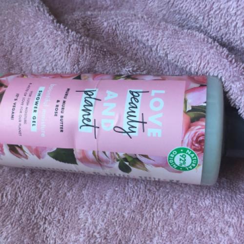 Love Beauty and Planet Bountiful Moisture, Muru Muru Butter & Rose Shower Gel (Nawilżający żel pod prysznic z masłem muru muru i olejkiem różanym) - opinie | zdjęcie do recenzji od ivva1