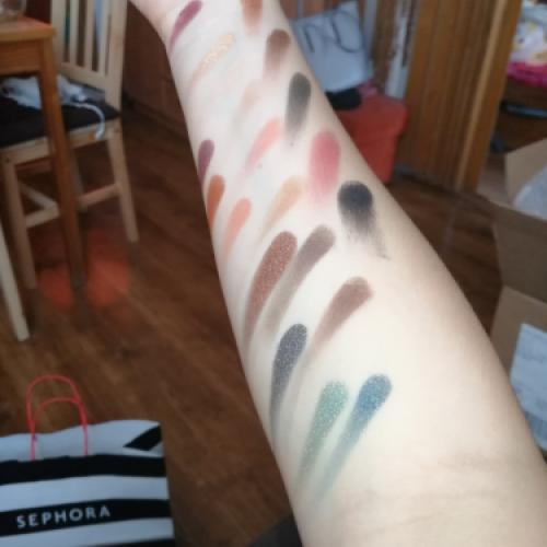 Urban Decay Born To Run, Eyeshadow Palette (Paleta cieni do powiek) - opinie | zdjęcie do recenzji od Jagoczu - 1