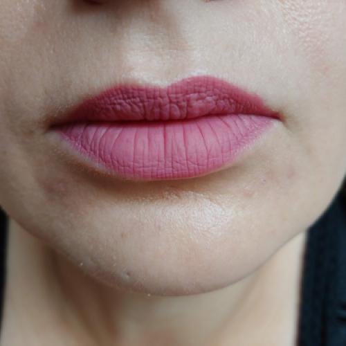 Essence Colour Boost, Mad About Matte Liquid Lipstick (Matowa pomadka w płynie) - opinie | zdjęcie do recenzji od Bu_ka