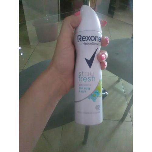 Rexona Motionsense, Stay Fresh Blue Poppy & Apple Scent Deodorant Spray (Dezodorant antyperspiracyjny) - opinie | zdjęcie do recenzji od Kamea2000