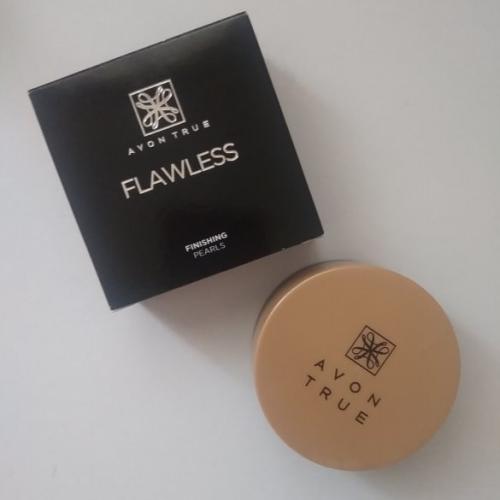 Avon True, Flawless Soft Focus Finishing Pearls (Matujące perełki adaptujące) - opinie | zdjęcie do recenzji od MoniaPasi - 2