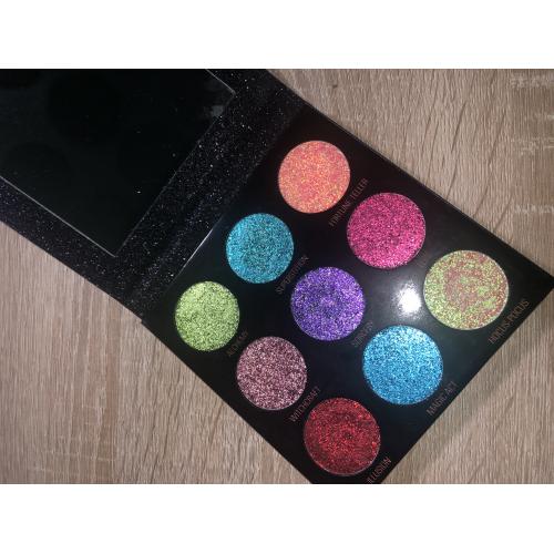 Revolution Beauty (Makeup Revolution) Abracadabra Pressed Glitter Palette (Paleta prasowanych brokatów) - opinie | zdjęcie do recenzji od NAVY_BAD_GIRL - 2