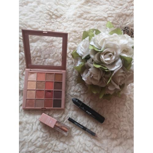 L'Oreal Paris Cherry My Cheri,  Eyeshadow Mega Palette (Paleta 16 cieni do powiek) - opinie | zdjęcie do recenzji od sweetkasi