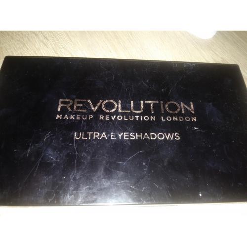 Revolution Beauty (Makeup Revolution) Ultra Eyeshadows, Flawless (Profesjonalna paleta 32 cieni do powiek) - opinie | zdjęcie do recenzji od czaderka222 - 2