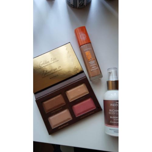 Bourjois Delice De Poudre, Highlighting Palette (Paleta rozświetlaczy) - opinie | zdjęcie do recenzji od MagdalenaaaK