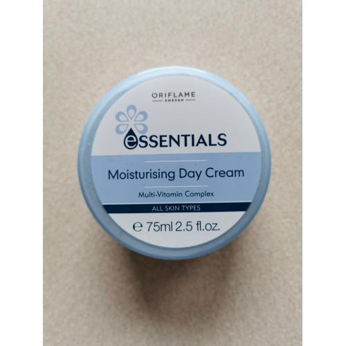 Oriflame Essentials, Moisturising Day Cream (Nawilżający krem na dzień) - opinie | zdjęcie do recenzji od magdalenka_mzk