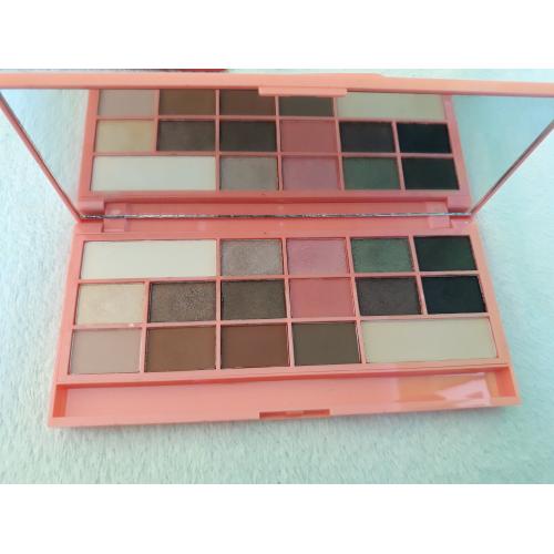 I Heart Revolution Chocolate and Peaches Shadow Palette (Paleta 16 cieni do powiek) - opinie | zdjęcie do recenzji od Ann9555