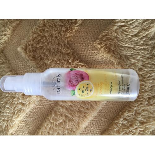 Avon Naturals, Passionfruit & Peony, Scented Spritz (Mgiełka zapachowa do ciała `Marakuja i peonia`) - opinie | zdjęcie do recenzji od Karola010203