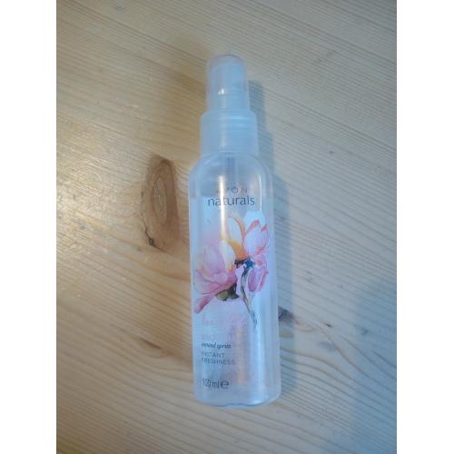 Avon Naturals, Magnolia, Scented Spritz (Mgiełka zapachowa do ciała `Wspaniała magnolia`) - opinie | zdjęcie do recenzji od misiaczek1995