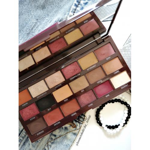 I Heart Revolution Cranberries and Chocolate Shadow Palette (Paleta 18 cieni do powiek) - opinie | zdjęcie do recenzji od kosmetoholiczka_testuje