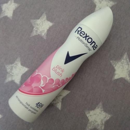 Rexona Motionsense, Pink Blush, Anti-perspirant Spray 48h (Antyperspirant w sprayu) - opinie | zdjęcie do recenzji od MoniaPasi