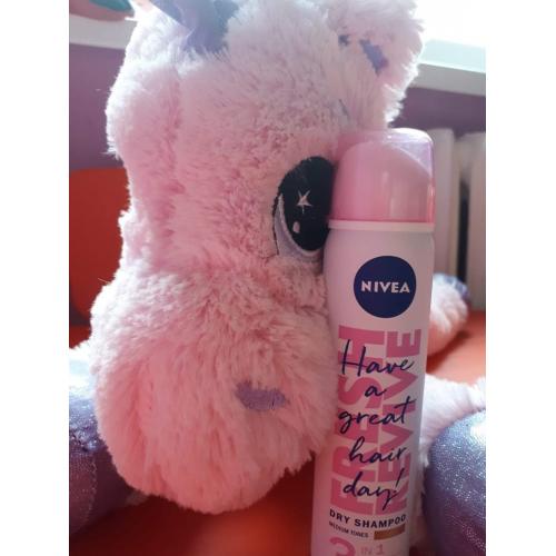 Nivea Fresh Revive , 3 in 1 Trockenshampoo (Suchy szampon dla szatynek) - opinie | zdjęcie do recenzji od turkawka1701
