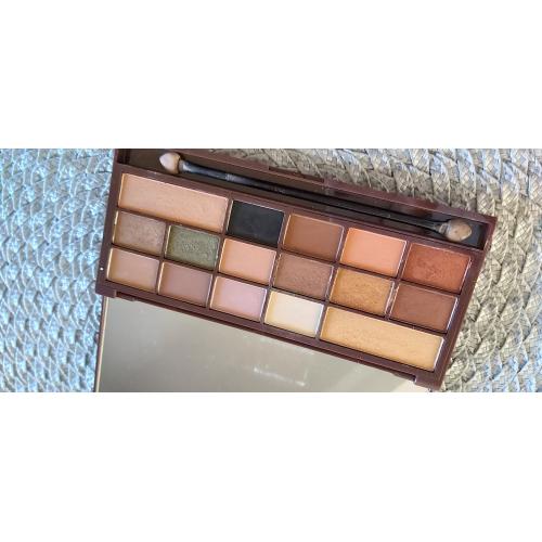 I Heart Revolution Gold Shadow Palette (Paleta 16 cieni do powiek) - opinie | zdjęcie do recenzji od moniazag