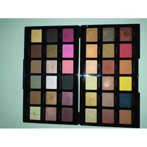 Revolution Beauty (Makeup Revolution) Makeup Revolution x Petra, Eyeshadow Palette (Paleta 36 cieni do powiek) - opinie | zdjęcie do recenzji od Pias0406 - 1