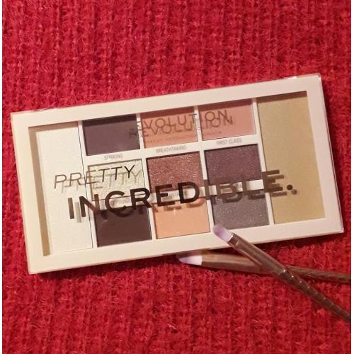 Revolution Beauty (Makeup Revolution) Pretty Incredible, Eyeshadow Palette (Paleta 11 cieni do powiek) - opinie | zdjęcie do recenzji od Nataliaperla5122 - 1