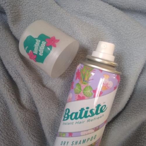 Batiste Pink Pineapple Dry Shampoo (Suchy szampon do włosów) - opinie | zdjęcie do recenzji od MoniaPasi - 2