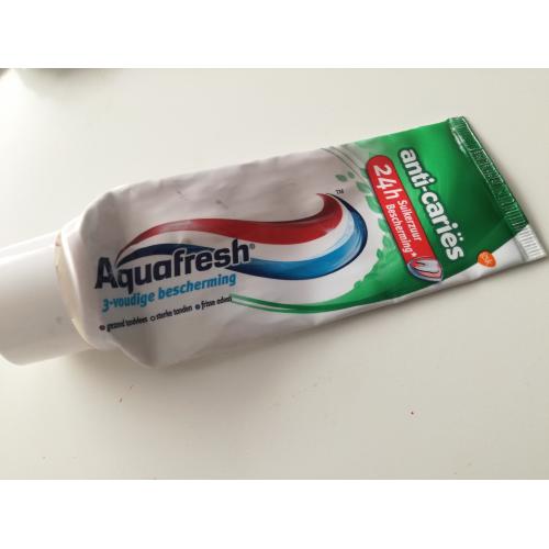 Aquafresh Anti-caries Triple Protection Toothpaste (Pasta do zebów `Potrójna ochronna i przeciw próchnicy `) - opinie | zdjęcie do recenzji od Mara78