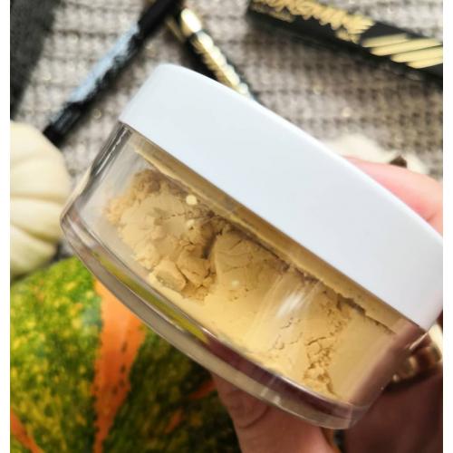 Avon Mark, Magix HD Banana Setting Powder (Utrwalający puder sypki HD bananowy) - opinie | zdjęcie do recenzji od Amesia181 - 2