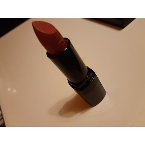 Avon Mark, Prism Lipstick (Szminka z efektem pryzmatu) - opinie | zdjęcie do recenzji od paula54555
