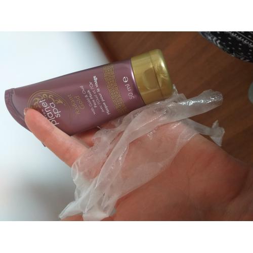 Avon Planet Spa, Radiant Gold Face Mask with Gold & Oud (Rozświetlająca maseczka do twarzy z drobinkami złota i olejkiem Oud) - opinie | zdjęcie do recenzji od kapliczka