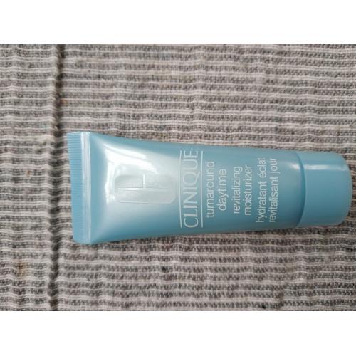 Clinique Turnaround, Daytime Revitalizing Moisturizer (Krem nawilżający na dzień) - opinie | zdjęcie do recenzji od emma-e4