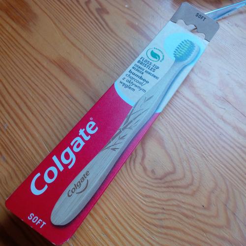 Colgate Bamboo Charcoal, Szczoteczka do zębów z aktywnym węglem `Soft` - opinie | zdjęcie do recenzji od a27c9d2a608005617d930610b034c7fd18c24fbd_5ed97cf2a3a29