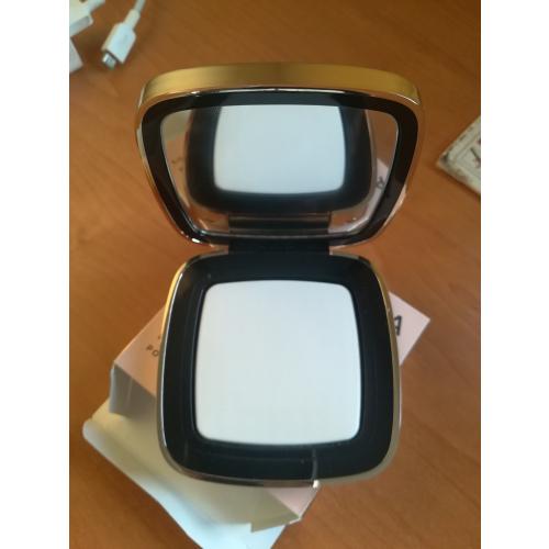 Artdeco Claudia Schiffer, Transparent Pressed Powder (Transparentny puder utrwalający makijaż) - opinie | zdjęcie do recenzji od Lukrecja63 - 2