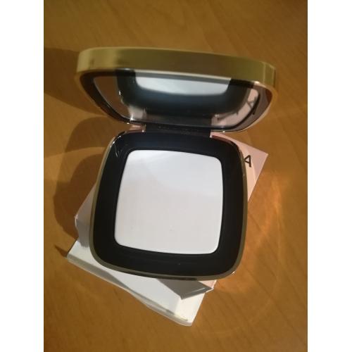 Artdeco Claudia Schiffer, Transparent Pressed Powder (Transparentny puder utrwalający makijaż) - opinie | zdjęcie do recenzji od Lukrecja63 - 4