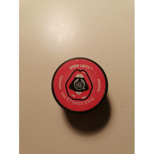 The Body Shop Born Lippy, Lip Balm (Balsam do ust) - opinie | zdjęcie do recenzji od blondeinbeauty