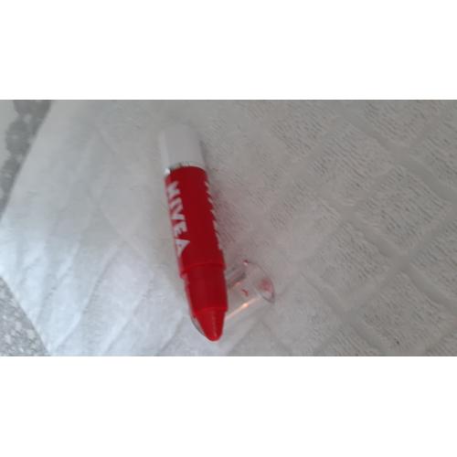 Nivea Poppy Red, Longlasting Melt-in Moisture & Intensive Colour Crayon Lipstick Color Lip Balm (Koloryzujący balsam do ust w kredce) - opinie | zdjęcie do recenzji od basiulka1 - 1