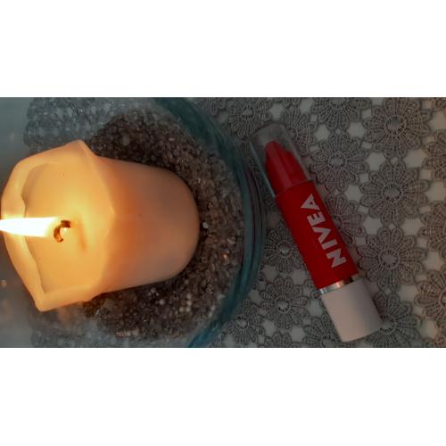 Nivea Poppy Red, Longlasting Melt-in Moisture & Intensive Colour Crayon Lipstick Color Lip Balm (Koloryzujący balsam do ust w kredce) - opinie | zdjęcie do recenzji od basiulka1 - 2