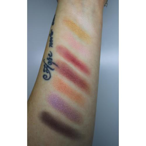Revolution Beauty (Makeup Revolution) Kind Heart Eyeshadow Palette (Paleta 8 cieni do powiek) - opinie | zdjęcie do recenzji od vronov