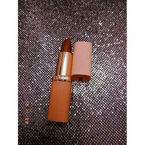 L'Oreal Paris Color Riche, Free The Nudes Ultra Matte Lipstick (Pomadka do ust) - opinie | zdjęcie do recenzji od Rumcykiewicz - 2