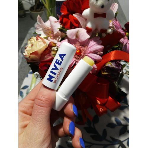 Nivea Med Repair 24h Melt-in Moisture, Pomadka pielęgnacyjna SPF 15 - opinie | zdjęcie do recenzji od BondGirl_007 - 2