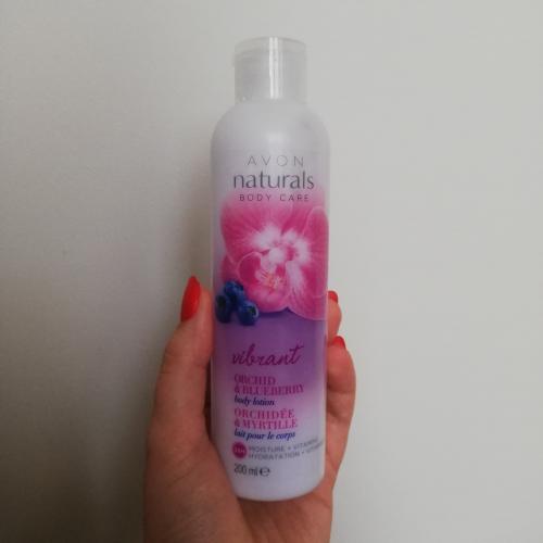 Avon Naturals, Vibrant Orchid & Blueberry, Body Lotion (Balsam do ciała `Orchidea i jagoda`) - opinie | zdjęcie do recenzji od Luqia