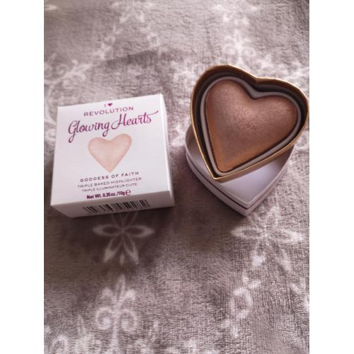 I Heart Revolution Glow Hearts Triple Baked Highlighter (Rozświetlacz do twarzy (różne rodzaje)) - opinie | zdjęcie do recenzji od ReescueeMee
