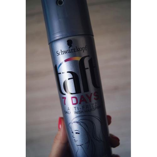 Schwarzkopf Taft 7 Days, Anti-frizz Daily Finish Hairspray for Voluminous, Curly or Smooth Hair (Lakier do włosów mocno utrawalający przeciw puszeniu się włosów) - opinie | zdjęcie do recenzji od Justa773
