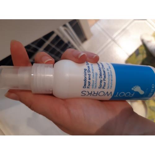 Avon Foot Works, Odour Neutralising Foot and Shoe Spray (Spray do stóp i obuwia z technologią neutralizacji zapachów) - opinie | zdjęcie do recenzji od paula54555