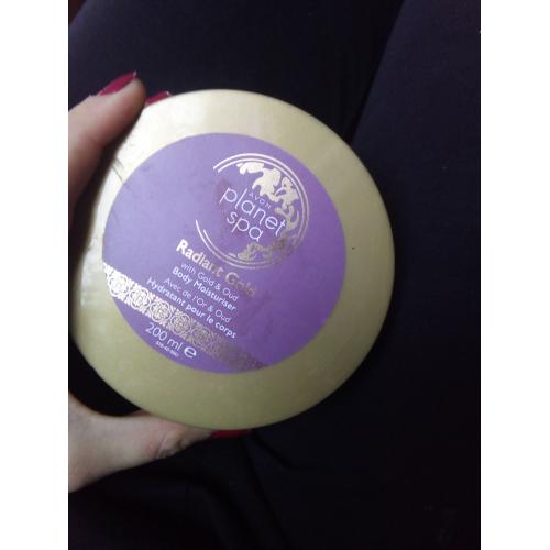 Avon Planet Spa, Radiant Gold Body Moisturiser (Rozświetlające masło [krem] do ciała z drobinkami złota i olejkiem Oud) - opinie | zdjęcie do recenzji od Czarnowlosa95