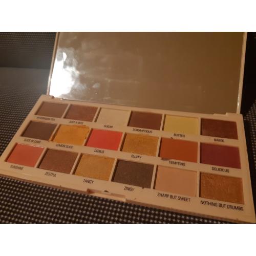 I Heart Revolution Lemon Drizzle Chocolate Shadow Palette (Paleta 18 cieni do powiek) - opinie | zdjęcie do recenzji od saralaskamua - 1