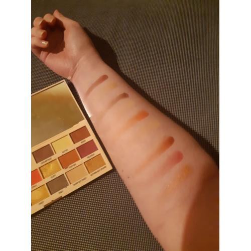 I Heart Revolution Lemon Drizzle Chocolate Shadow Palette (Paleta 18 cieni do powiek) - opinie | zdjęcie do recenzji od saralaskamua - 2