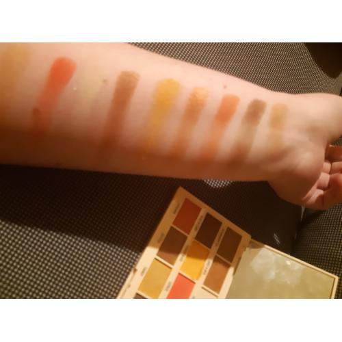 I Heart Revolution Lemon Drizzle Chocolate Shadow Palette (Paleta 18 cieni do powiek) - opinie | zdjęcie do recenzji od saralaskamua - 3