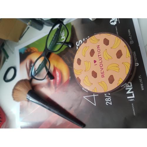 I Heart Revolution Loose Baking Powder Chocolate & Banana (Czekoladowo - bananowy sypki puder do bakingu) - opinie | zdjęcie do recenzji od BEAUTYtester